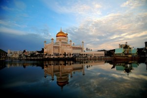 brunei-ramadan-mosque-water-reflection