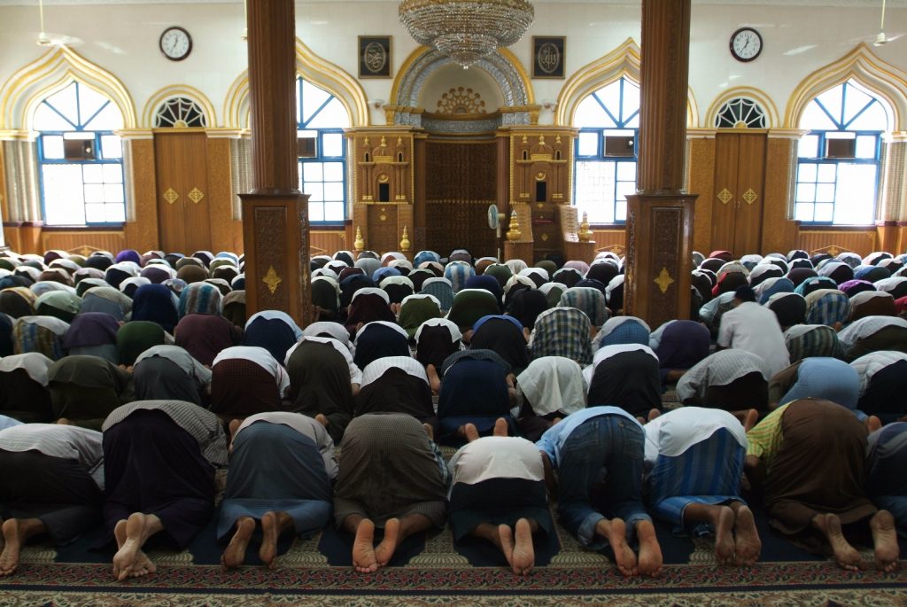 Observing Congregational Prayer At Mosques In Ramadan 7075