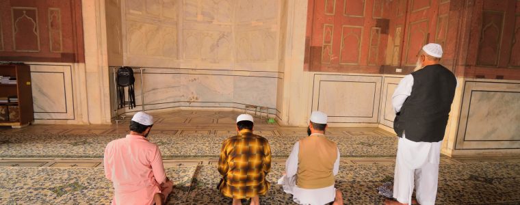 Praying Nafl in Congregation: Allowed?