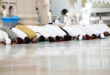Offering Obligatory Prayer Behind One who Is Offering Nafl
