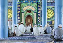 Making Tasleem Along With the Imam In Prayer