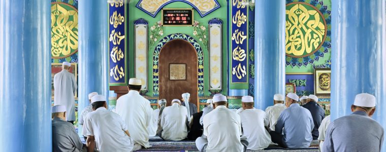 Making Tasleem along with the Imam in Prayer: Allowed?