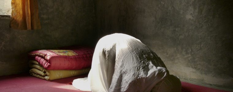 Should Women Praying at Home Call Iqamah before Prayer?