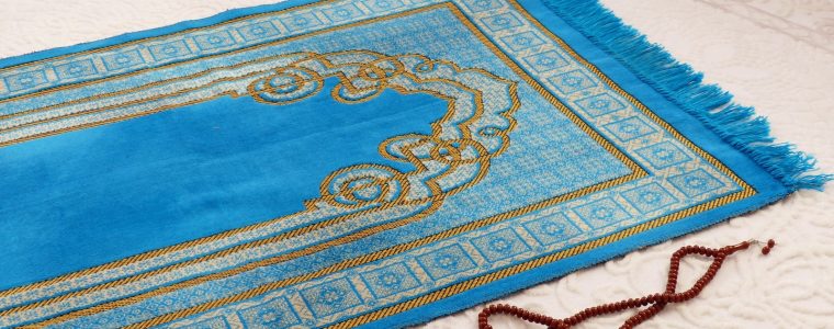 Is It Forbidden to Pray (Make Salah) While Facing the Toilet?